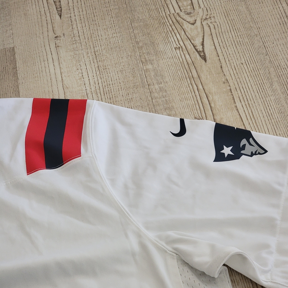 Nike New England Patriots NFL Men's White and Red Jersey - Picture 5 of 6